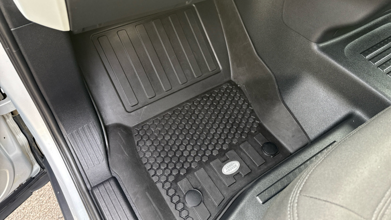 Land Rover Defender 90 Diesel 3.0 D200 Hard Top Auto